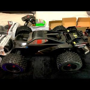Team Corally Kronos XP 6s/Redcat Blackout XTE Pro